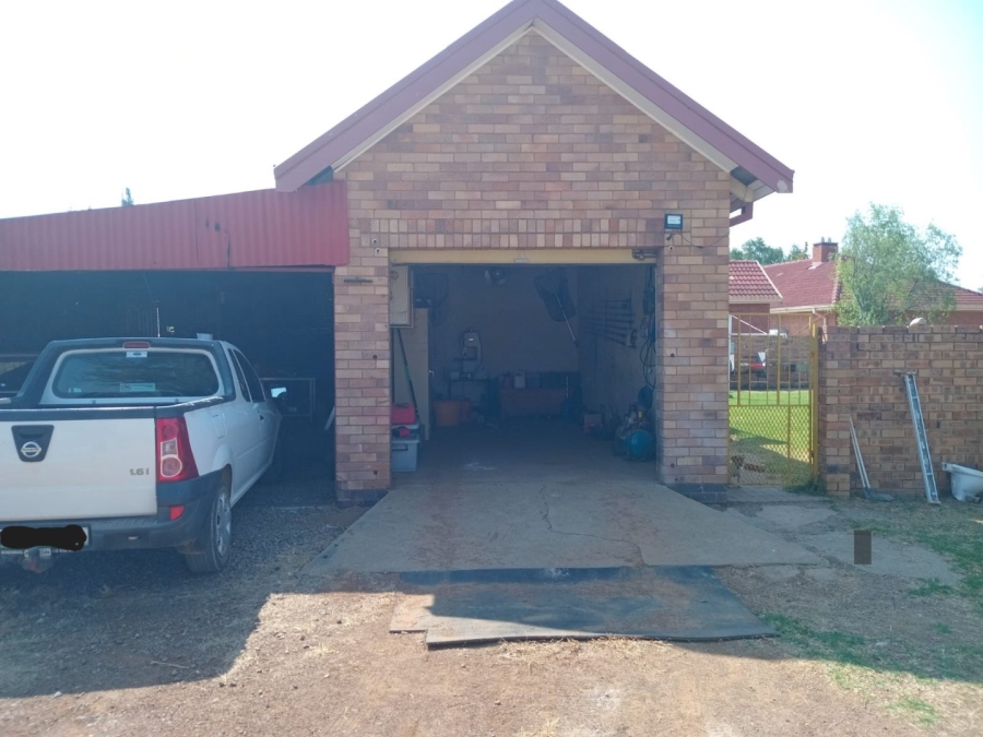4 Bedroom Property for Sale in Bloemhof North West